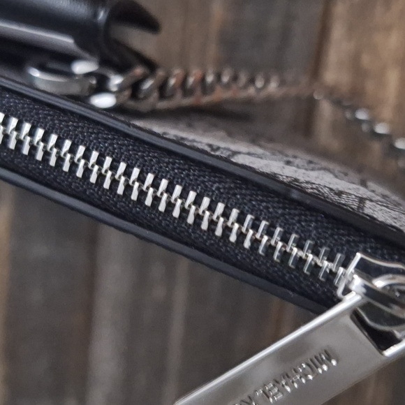 MICHAEL KORS WRISTLET🤩 - Picture 11 of 14